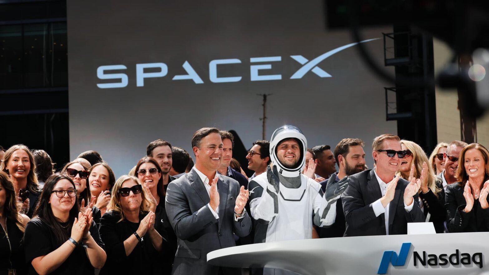 a-new-analyst-is-out-with-coverage-on-spacex.-why-keybanc-thinks-the-stock-could-be-cut-in-half