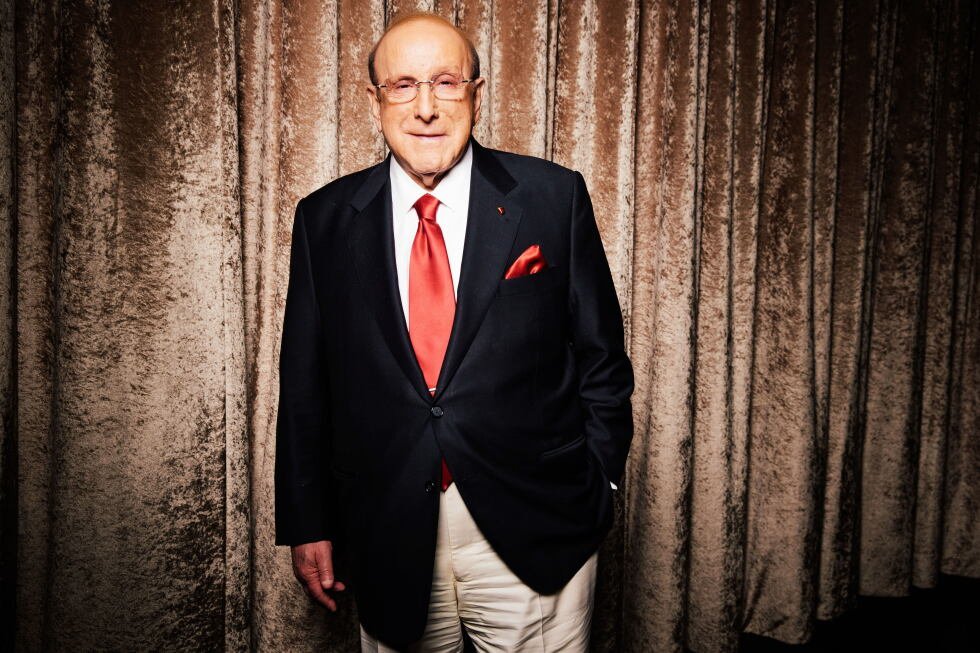 clive-davis,-legendary-music-industry-figure,-dies-at-94
