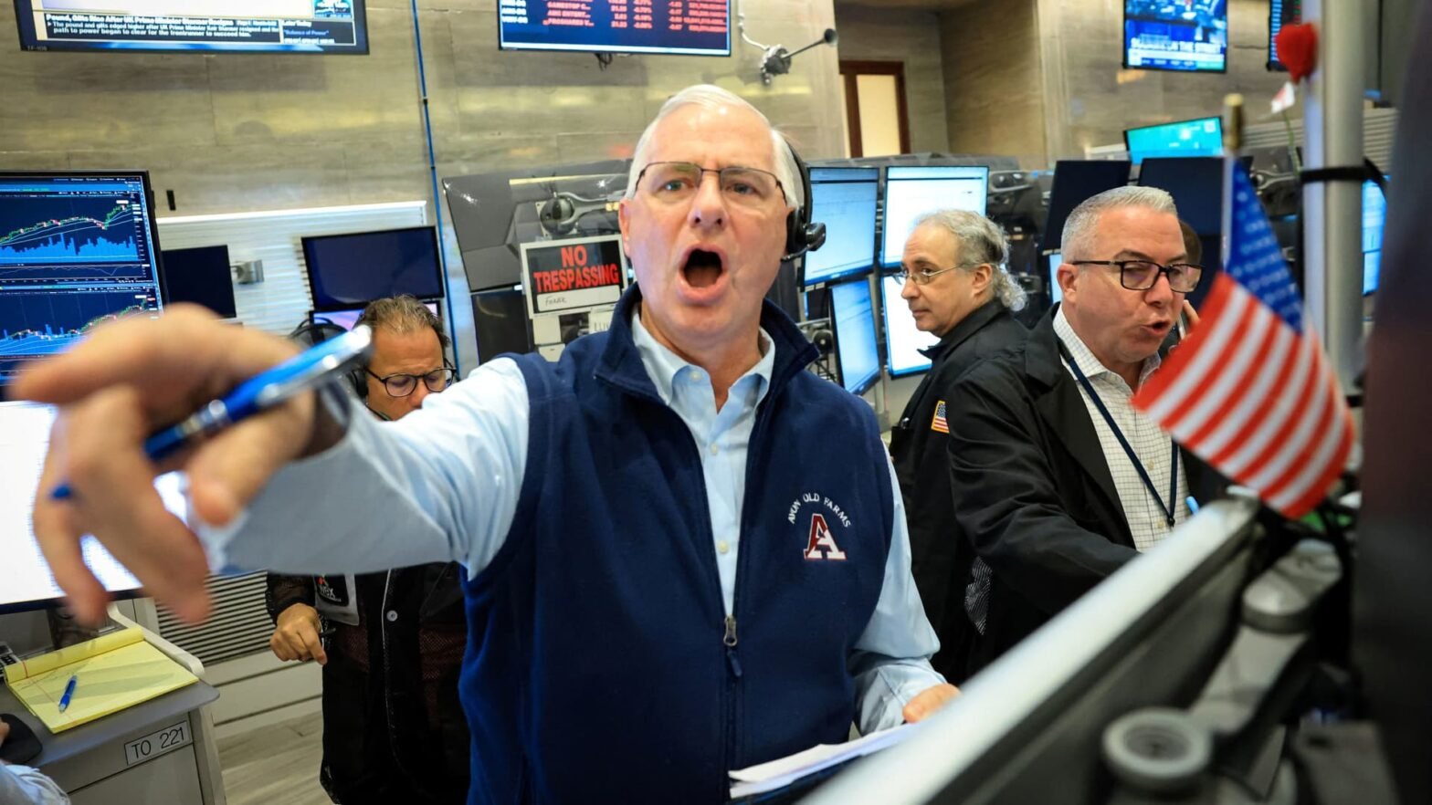 stock-futures-are-little-changed-after-tech-sell-off-drags-down-s&p-500:-live-updates