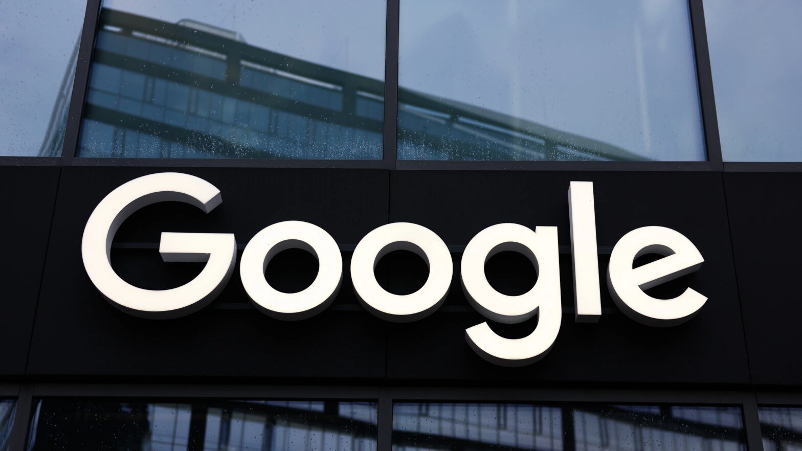 google-just-lost-two-global-ai-icons—but-the-real-shocking-news-is-the-math-behind-its-stock-price