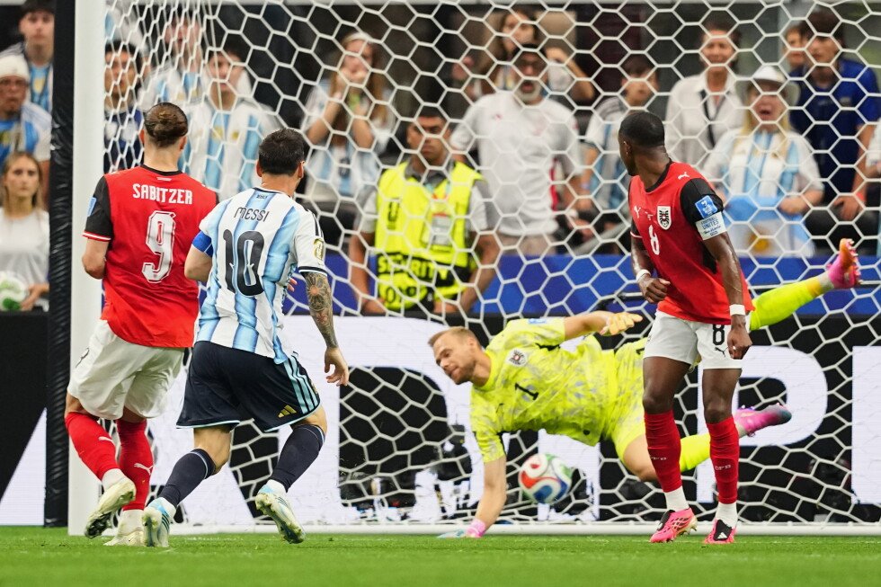 lionel-messi-misses-penalty-kick-with-chance-to-break-world-cup-scoring-record