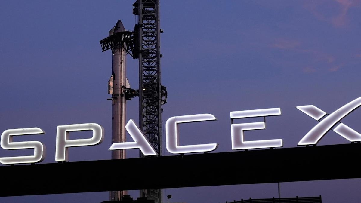 spacex-stock-dips-below-$150-before-rebounding