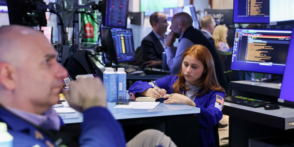 global-tech-sell-off-intensifies,-led-by-spacex-slide