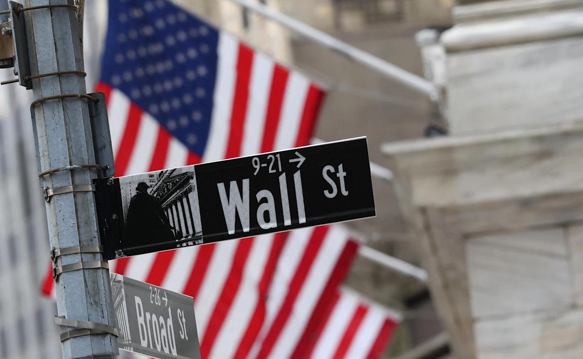 tech-stocks-tumble-for-a-second-day-here’s-what-is-behind-the-selloff.