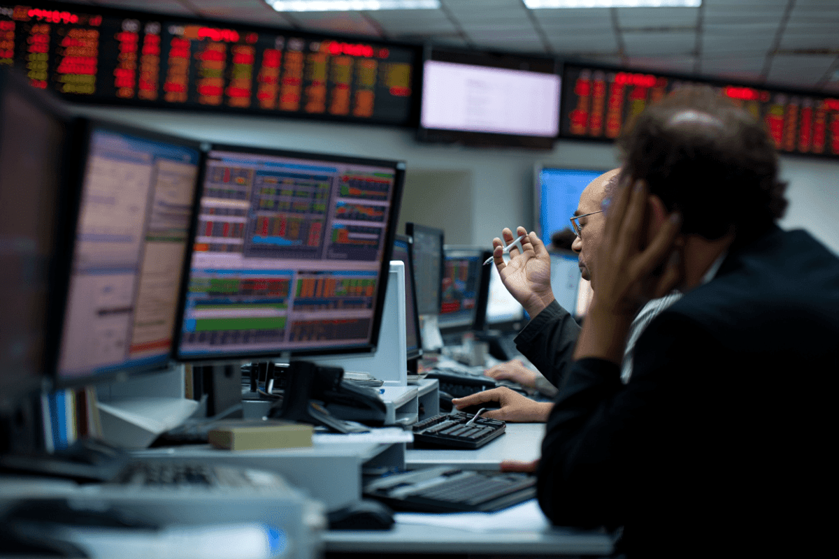 tech-stocks-lead-broad-market-decline-on-concerns-about-ai-companies’-heavy-spending-and-rising-rate-expectations