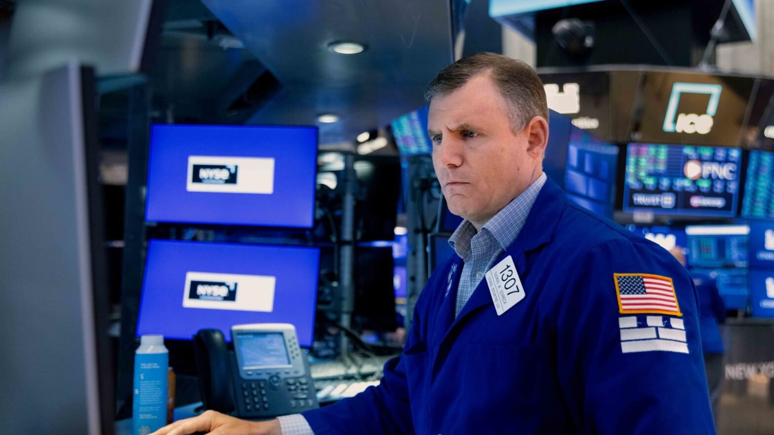 s&p-500-futures-tick-higher-as-traders-look-to-recover-from-tech-led-sell-off:-live-updates