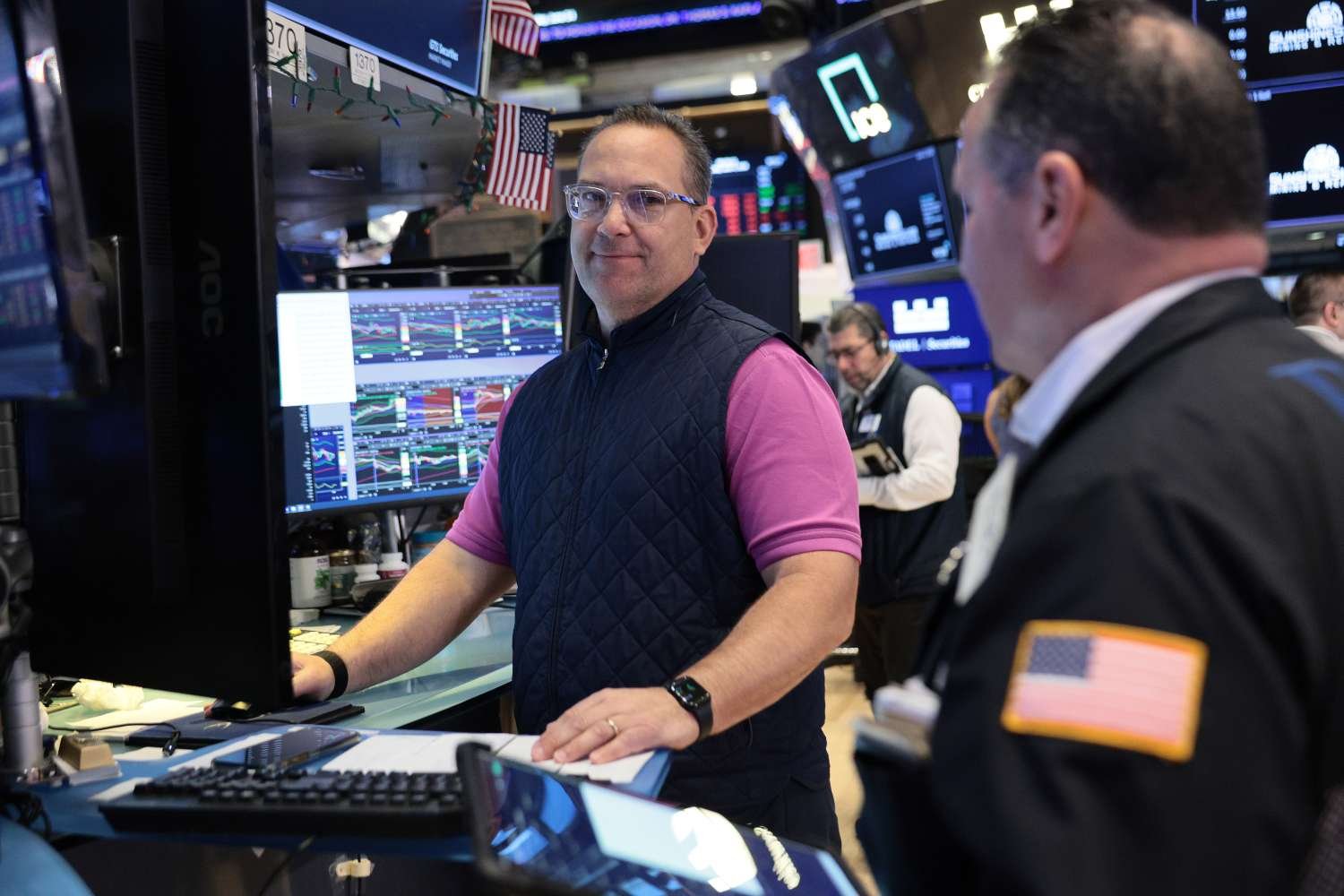 stock-market-today:-stocks-futures-rise-as-chip,-memory-stocks-rebound;-oil-prices-fall-to-iran-war-low