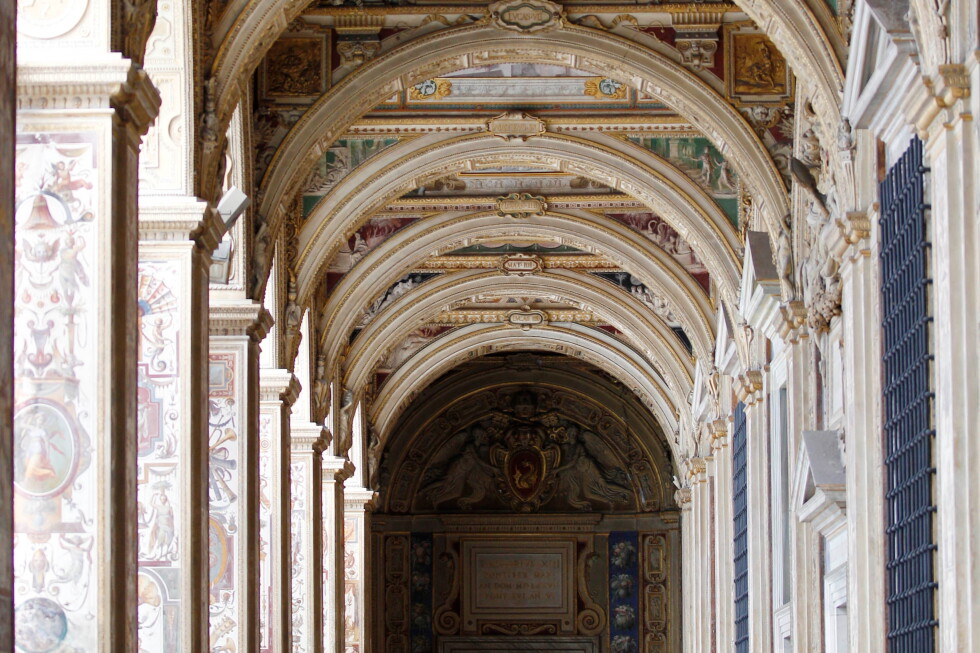 vatican-starts-restorage-of-the-raphael-loggia