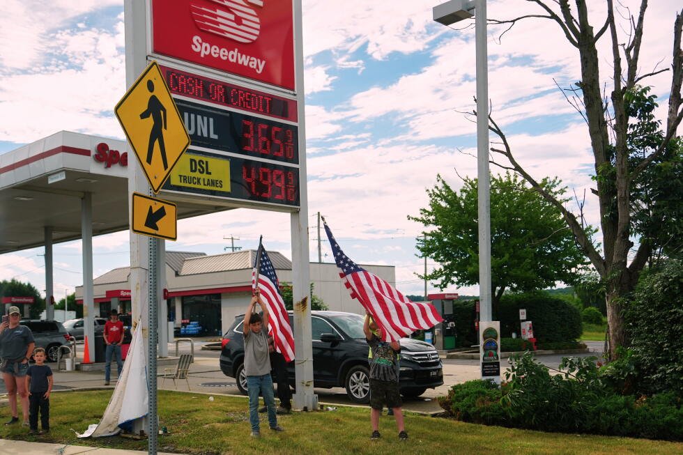 trump-alleges-‘gouging,’-but-experts-say-gas-prices-take-time-to-fall