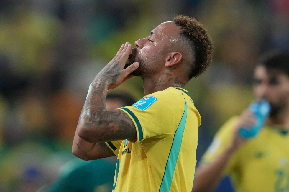 neymar-arrives-with-brazil-for-world-cup-match-against-scotland