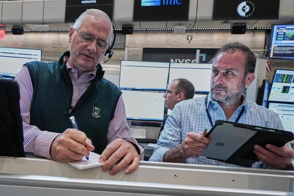 wall-street-drifts-in-mixed-trading-after-micron-soars-and-apple-drops