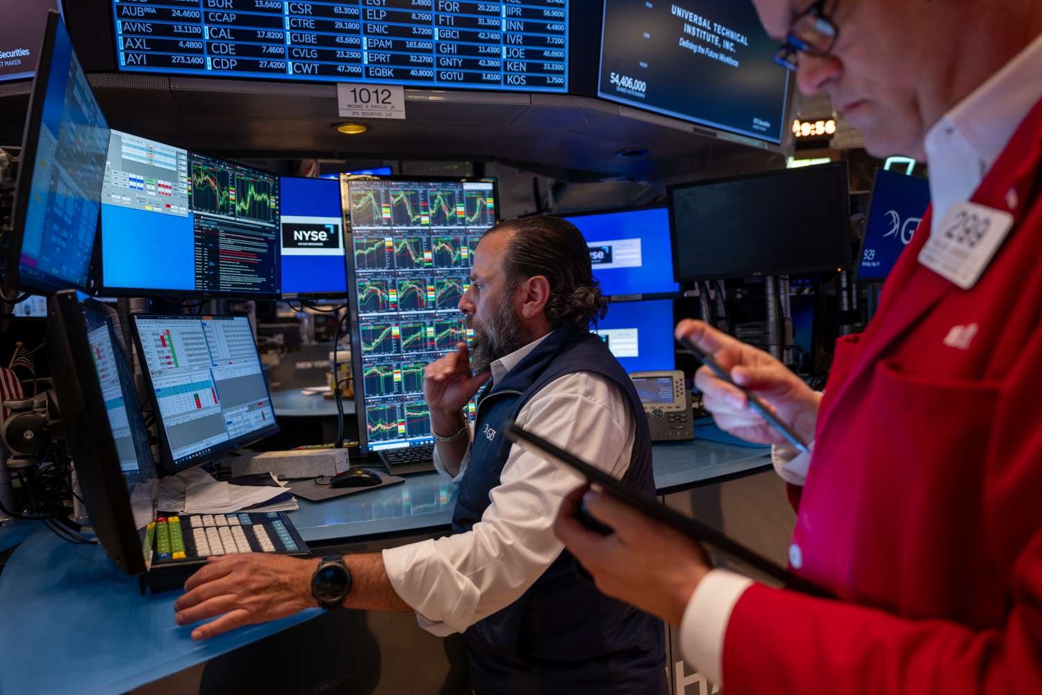 stock-market-today:-nasdaq-futures-fall-as-tech-stock-sell-off-continues