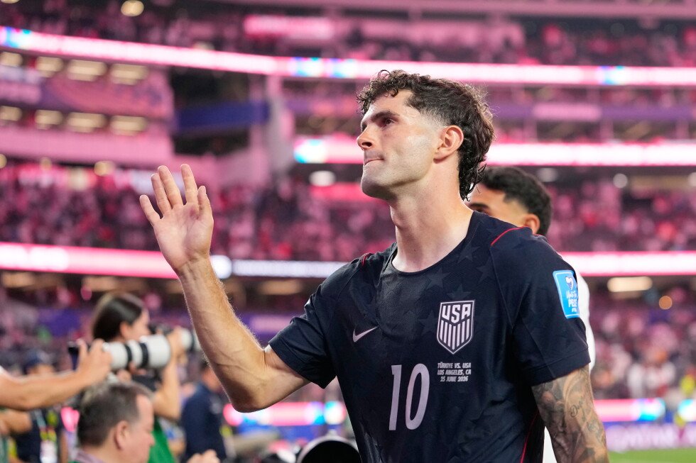 world-cup-hosts-canada,-mexico-and-us-advance-to-knockout-round