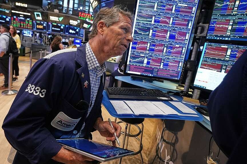 oil-costs’-fall-buoys-wall-street-dragged-by-ai-losses