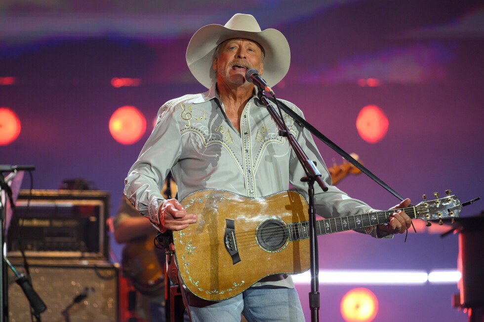 inside-country-legend-alan-jackson’s-triumphant-finale-concert
