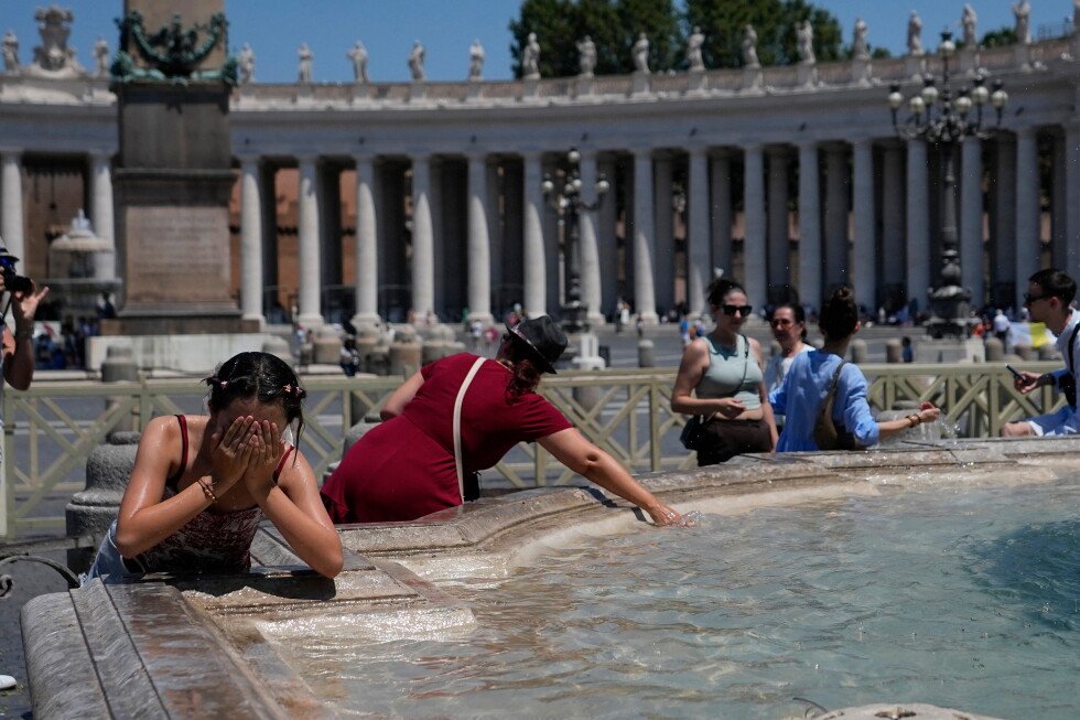 some-1,000-additional-deaths-recorded-in-france-as-heat-records-fall-across-europe