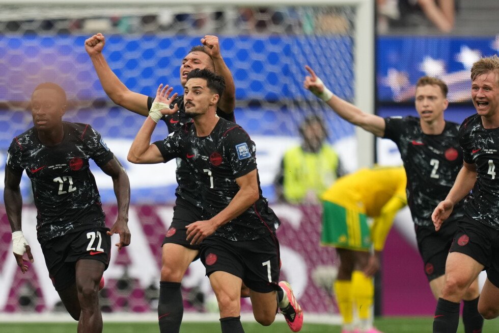 canada-beats-south-africa-1-0-in-world-cup’s-first-knockout-match-on-late-goal-by-stephen-eustaquio