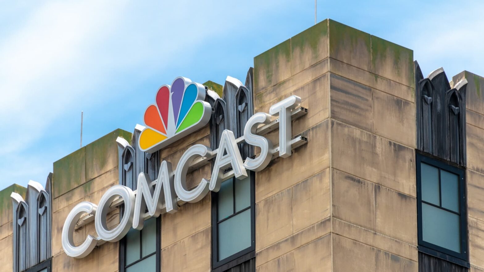 comcast-splitsville,-fragile-iran-truce,-kohl’s-comeback-and-more-in-morning-squawk