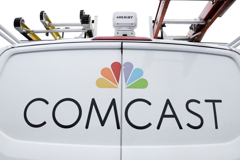 comcast-moves-to-split-in-2,-spinning-off-nbcuniversal-and-sky-into-a-new-public-company