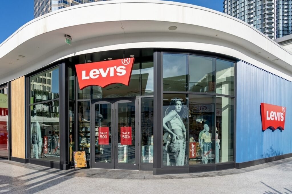 levi-strauss-earnings-are-imminent;-these-most-accurate-analysts-revise-forecasts-ahead-of-earnings-call