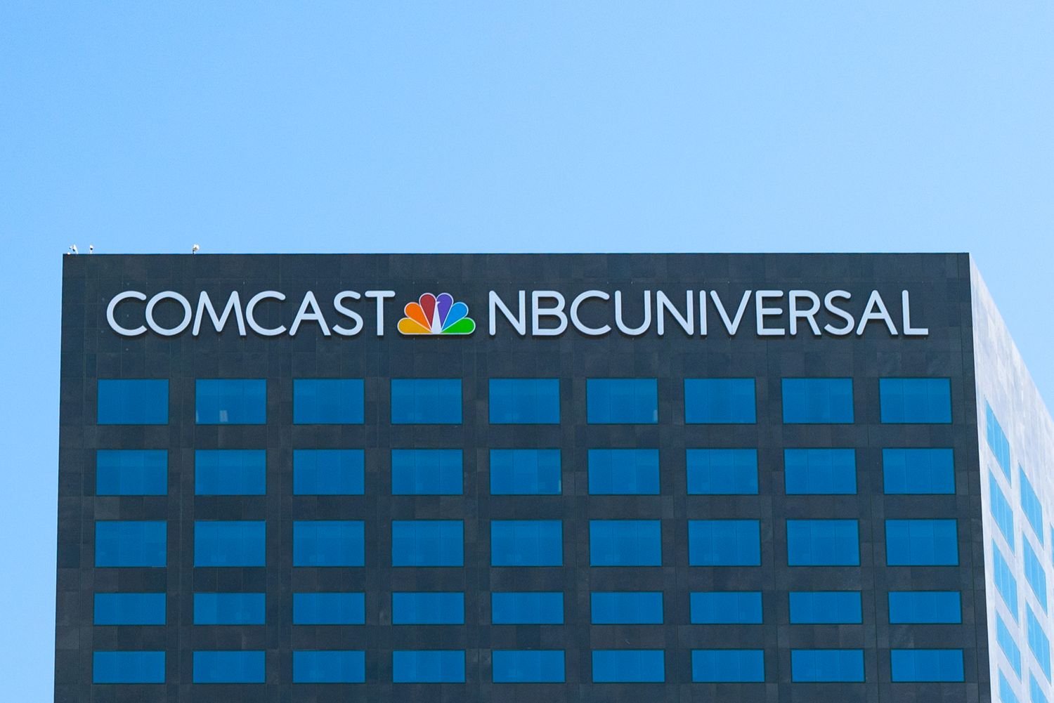 comcast-says-it’s-splitting-its-media-and-tech-businesses.-the-stock-is-soaring