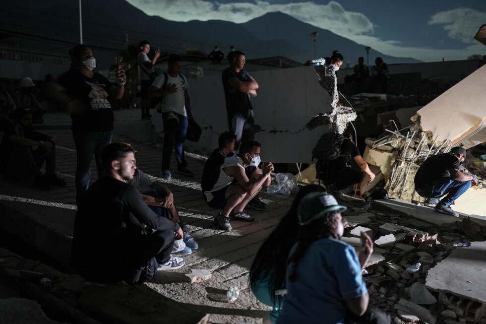 venezuela-faces-strong-aftershock-as-race-to-find-quake-survivors-continues