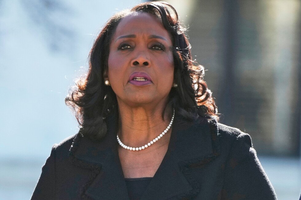 supreme-court-says-fed’s-cook-can-keep-her-job-for-now