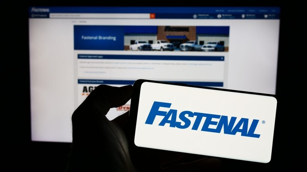 fastenal-likely-to-report-higher-q2-earnings;-these-most-accurate-analysts-revise-forecasts-ahead-of-earn