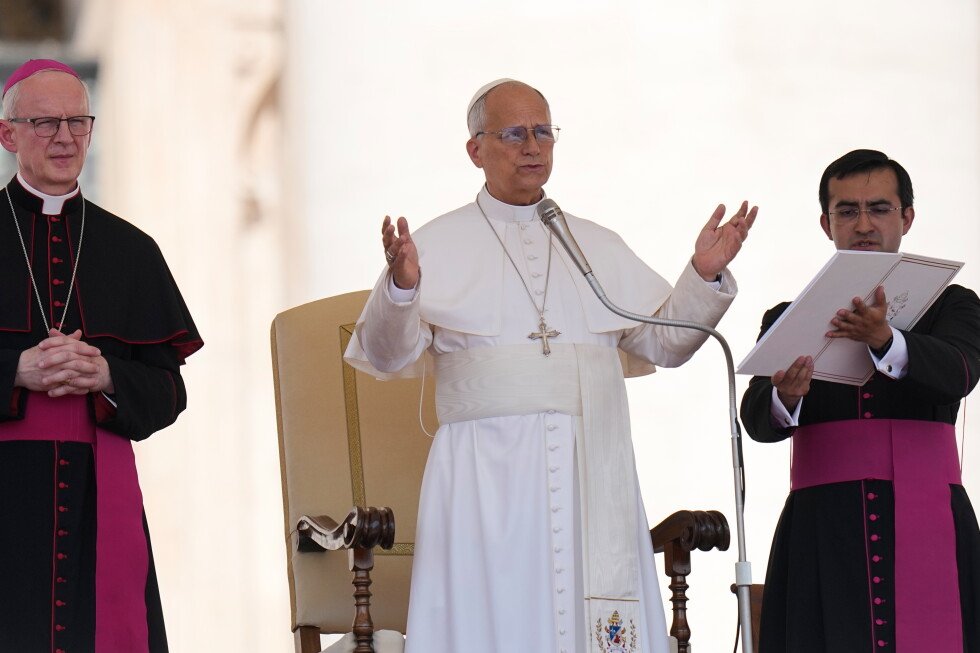 pope-begs-breakaway-traditionalist-group-to-back-off-plan-to-consecrate-its-own-bishops