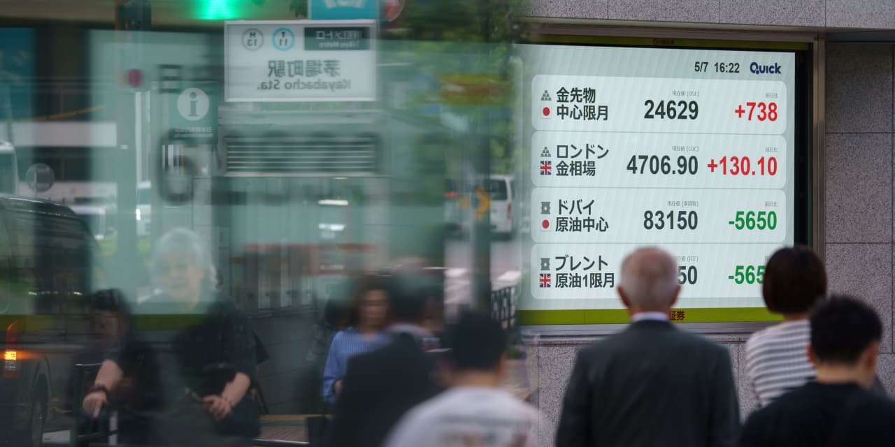 a-historic-yen-slump-has-intervention-talk-rattling-us.-stocks