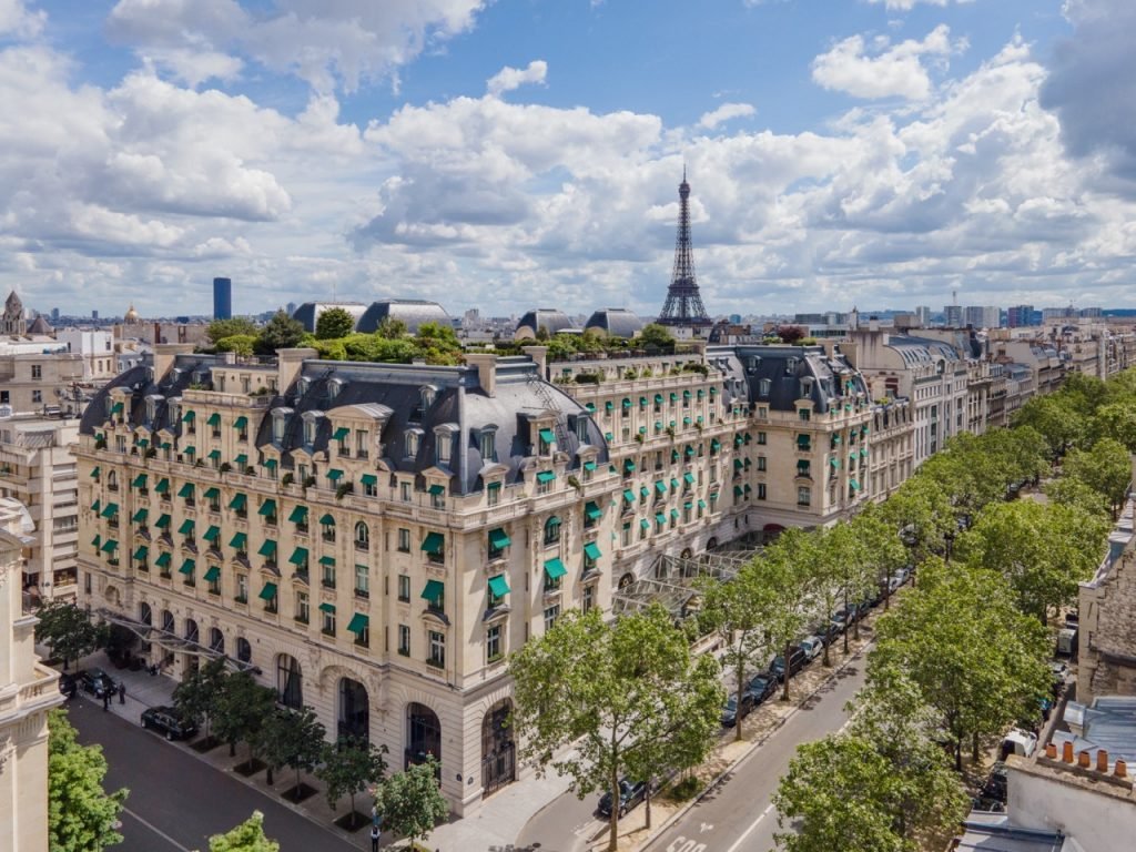 Broad Arrow Paris Auction 2027 Peninsula Paris Hotel Rétromobile Week Large