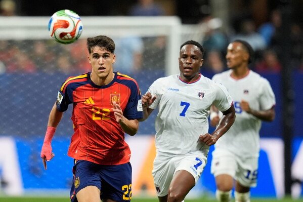 Spain's Pau Cubarsi (22) runs for the ball as Cape Verde's Jovane Cabral (7) follows him during the World Cup Group H soccer match between Spain and Cape Verde in Atlanta, Monday, June 15, 2026. (AP Photo/Mike Stewart)