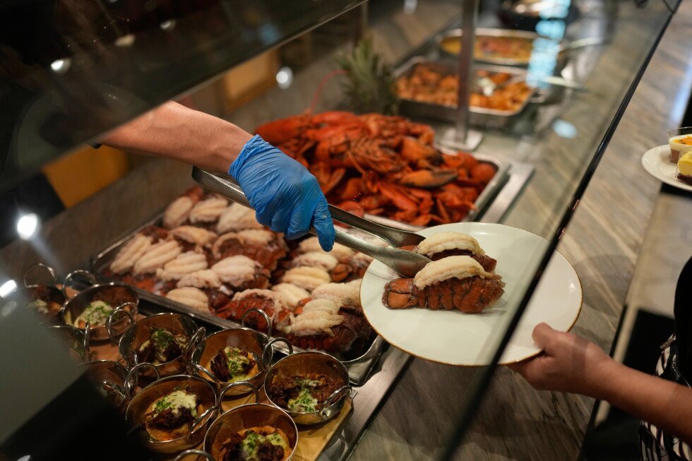 the-all-you-can-eat-buffet-helped-the-united-states-win-the-cold-war