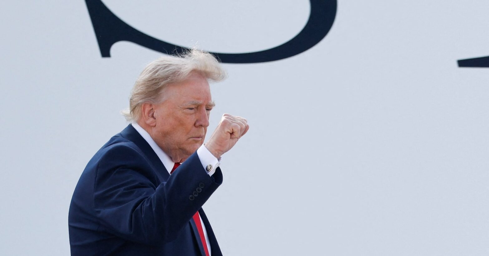 trump-on-financial-disclosures:-everyone’s-profiting-because-stock-market-is-up
