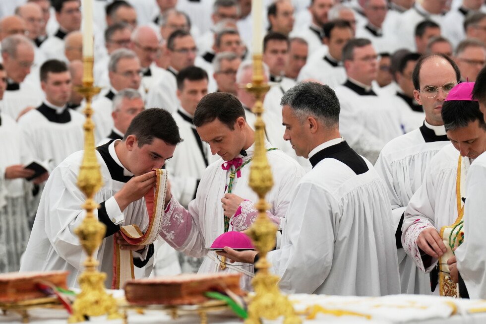 what-to-know-about-the-breakaway-traditionalist-catholics-defying-pope-leo-xiv