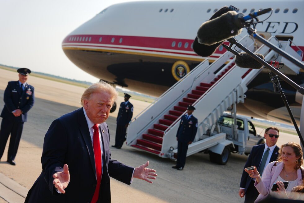 trump-flies-on-new-air-force-one-gifted-from-qatar