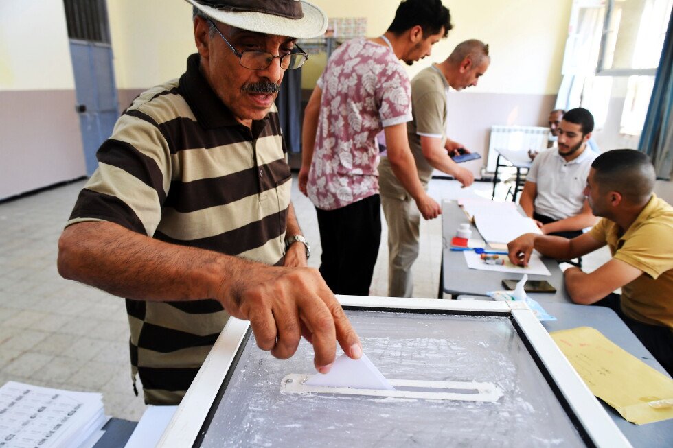 argelia-vota-en-elecciones-parlamentarias-marcadas-por-alza-de-costo-de-vida-y-vetos-a-candidatos