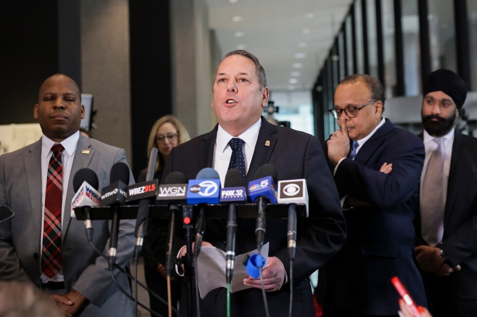 top-fbi-agent-in-chicago-abruptly-leaving-post,-ap-sources-say