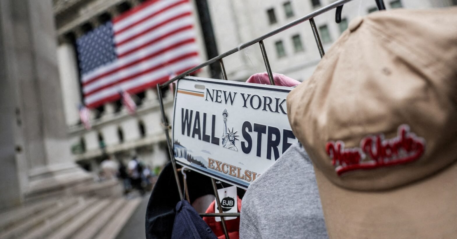 global-equity-fund-inflows-rise-as-investors-add-tech-stocks-after-market-dip