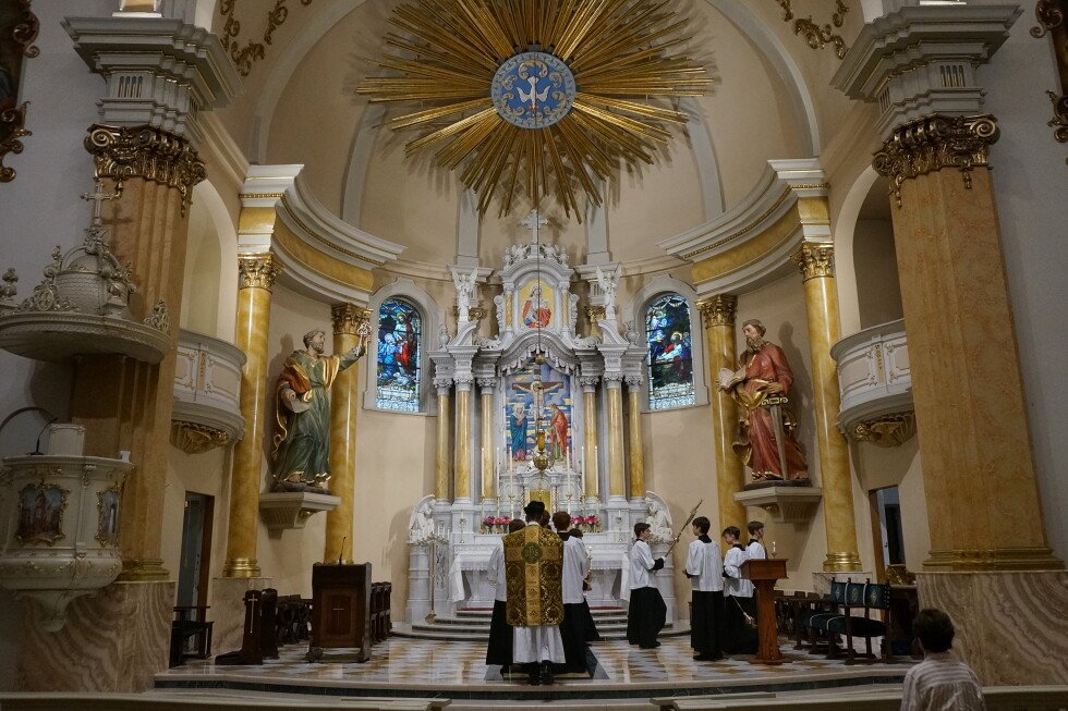 a-minnesota-church-embraces-mass-in-latin-and-preaches-fidelity-to-the-vatican