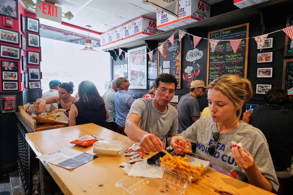 world-cup-fans-delight-host-cities-with-rave-reviews-of-local-foods