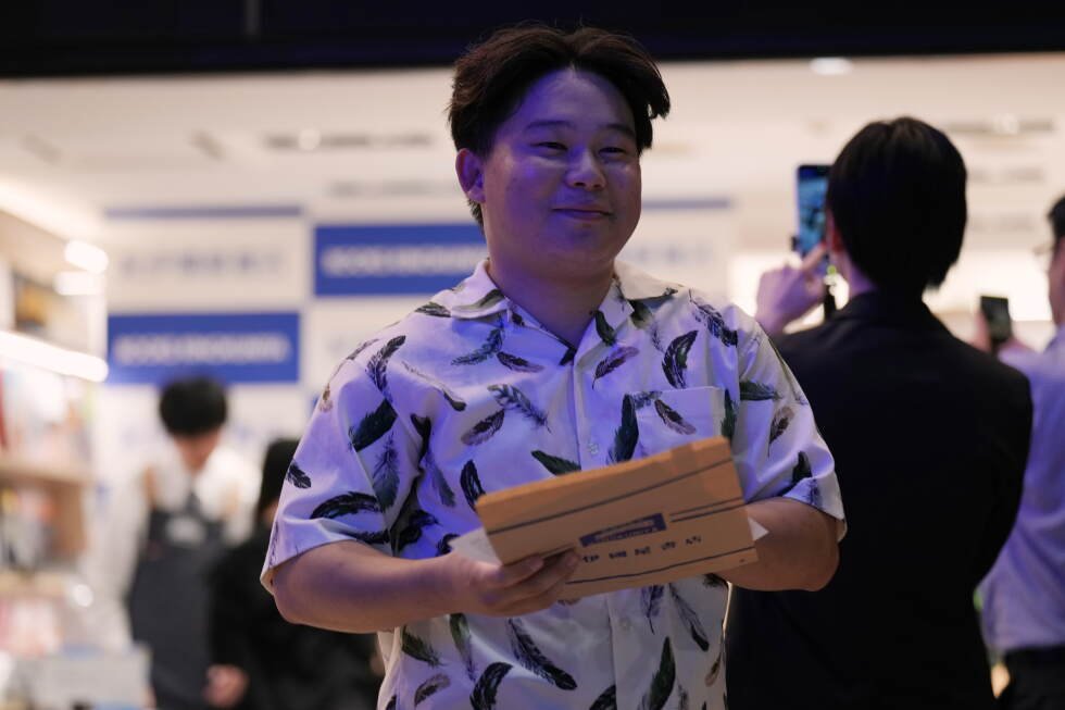 haruki-murakami-fans-gather-in-tokyo-for-the-release-of-his-new-novel-‘the-tale-of-kaho’