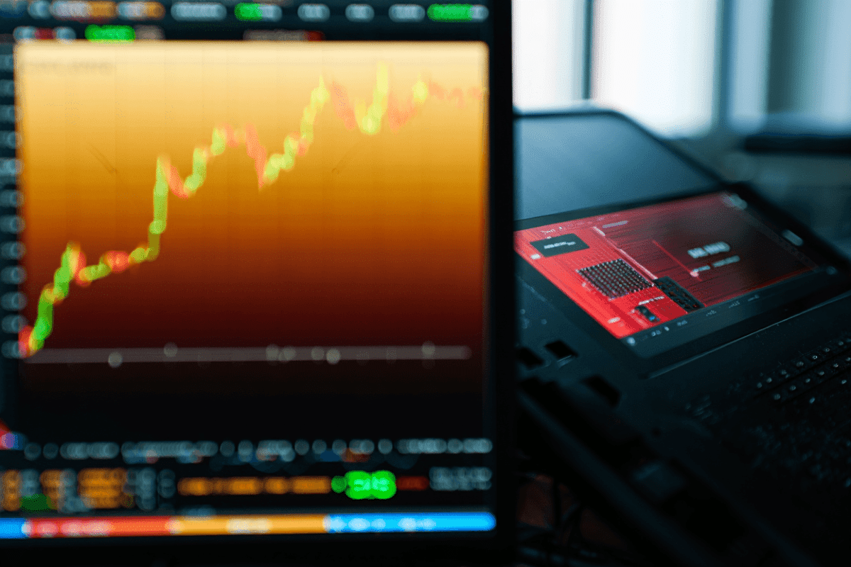dow-jones-hits-record-close-as-financial-stocks-rally,-but-semiconductor-weakness-drags-nasdaq-lower