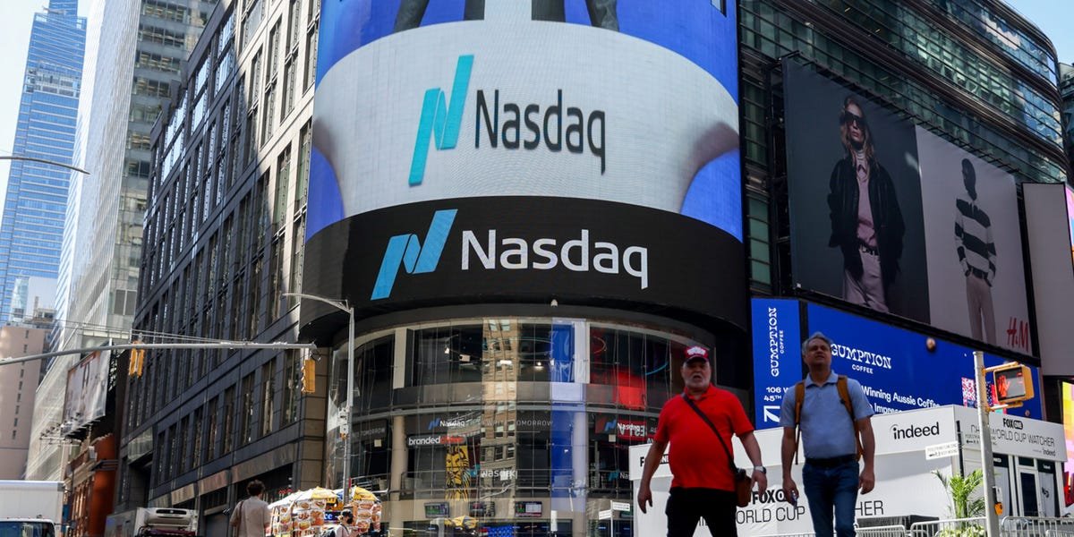 ai-stocks’-divergence-between-chips,-mag-7-signals-a-shift-in-the-market