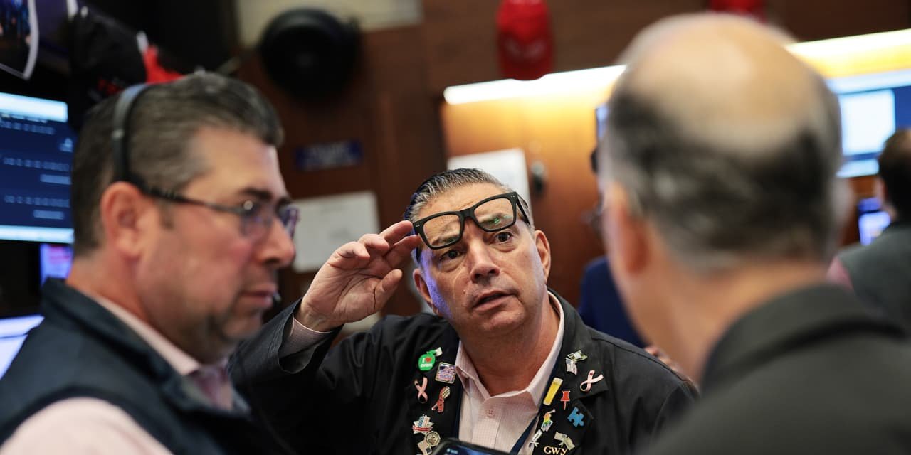stock-futures-kick-off-week-that-includes-fed-minutes