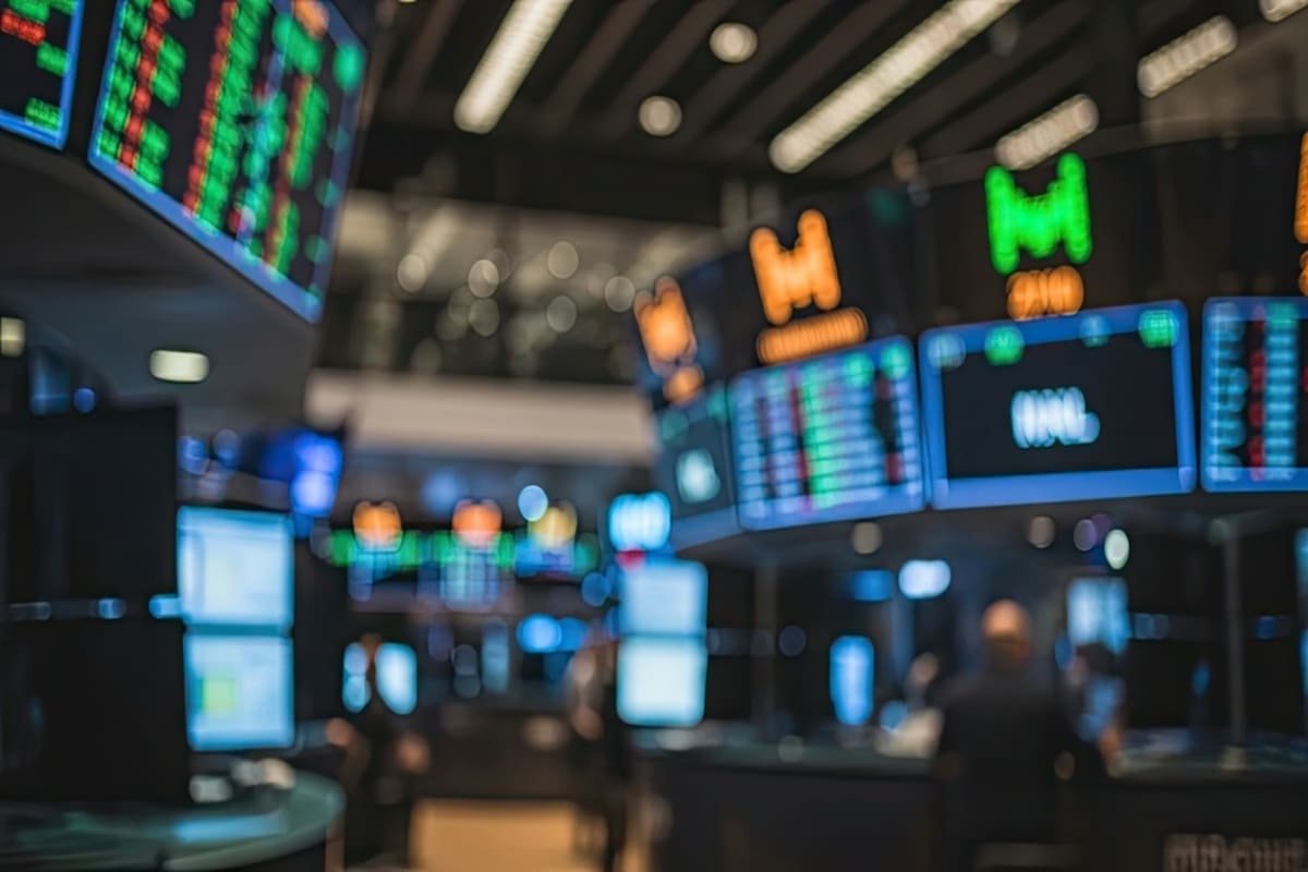 stock-market-today:-dow-jones-rises-1.14-percent-as-nikkei-225,-euro-stoxx-50-surge-amid-tech-volatility,-shifting-oil-outlook
