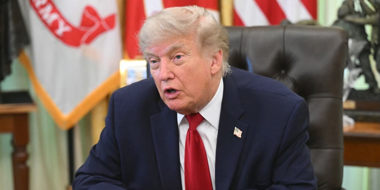 trump-rings-wall-street-opening-bells-and-says-the-stock-market-‘is-going-to-go-through-the-roof’