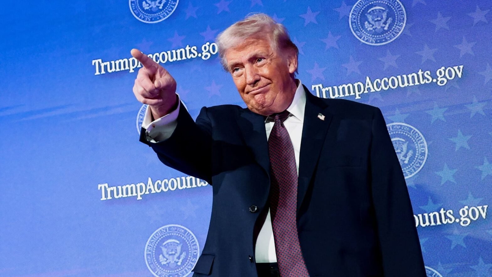 trump-rings-opening-bell-at-white-house-with-raft-of-ceos-in-first-of-its-kind-market-open