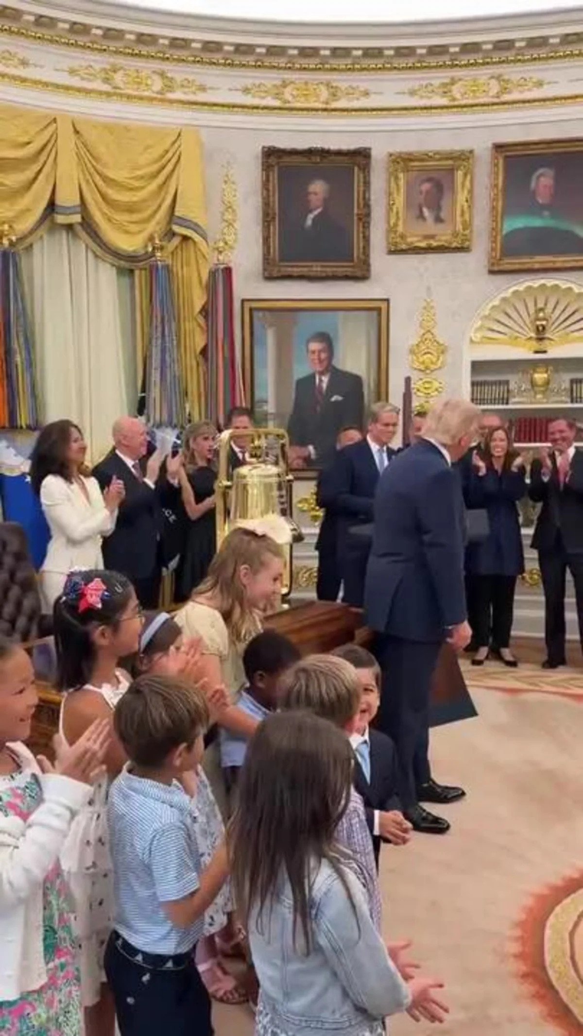 trump-rings-stock-market-opening-bell-from-oval-office-to-launch-child-investment-accounts