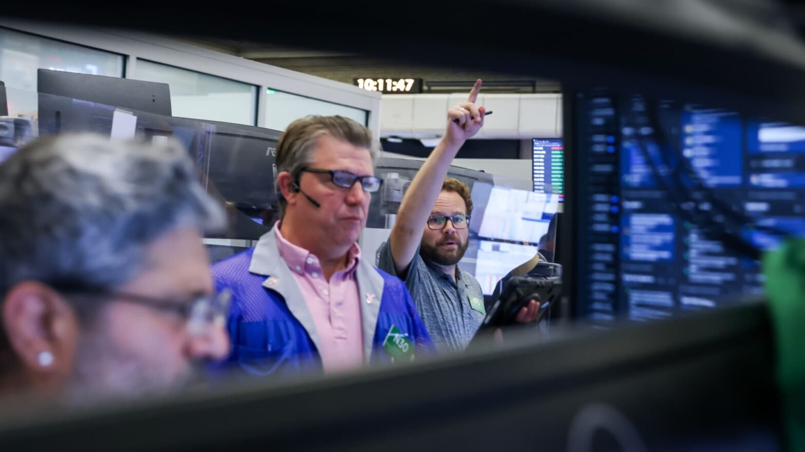 stock-futures-are-little-changed-after-dow-tops-53,000-for-first-time:-live-updates